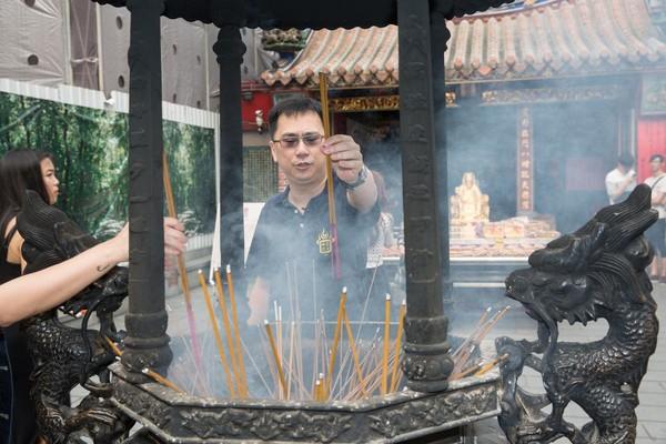 情侶為什麼不能拜月老