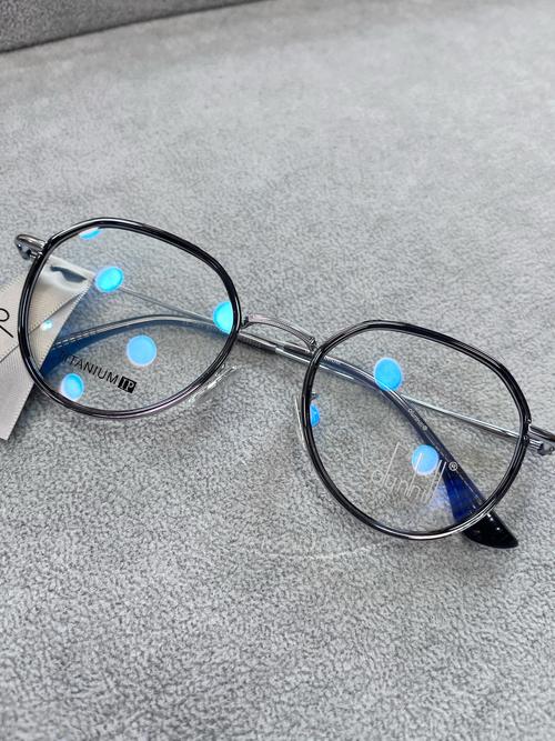 黑框眼鏡好看嗎