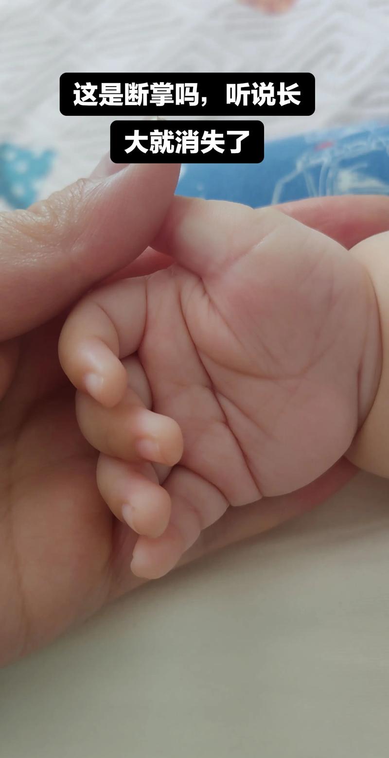 寶寶多大知道自己有手