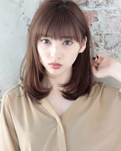 臉長適合什麼髮型?完美修飾臉型、打造小臉視覺的髮型解析 1 臉長適合什麼髮型