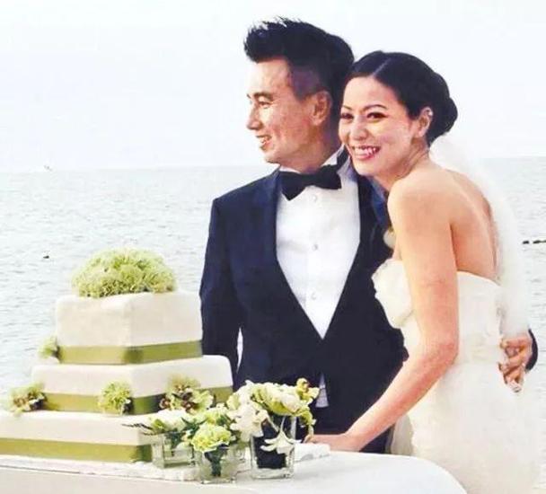 滕麗名老公是誰