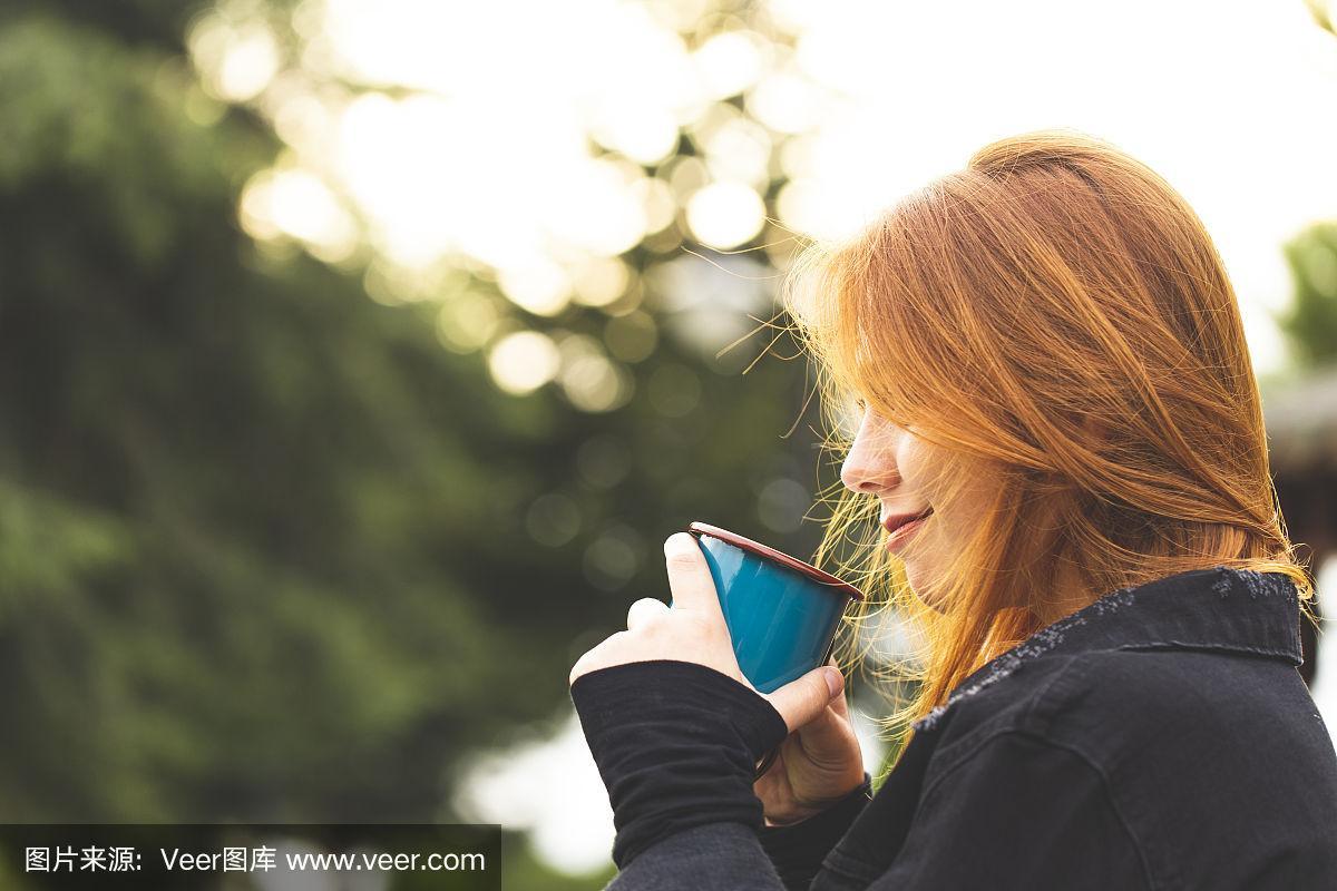 喝咖啡可以長頭髮嗎?咖啡、咖啡因與秀髮生長之間,你該知道的真相與迷思! 1 喝咖啡可以長頭髮嗎