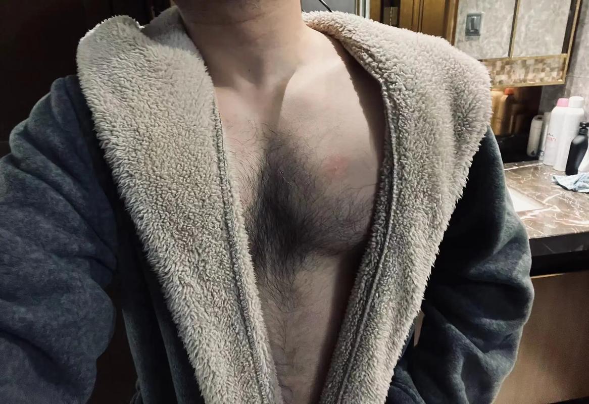 為什麼男生肚子上有毛