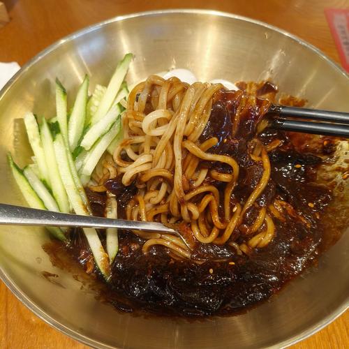 韓國黑醬麵是什麼