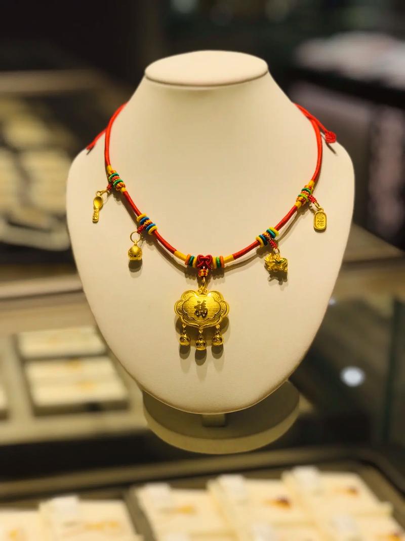 金鎖片意義:解讀傳承、新生與永恆的祝福 1 金鎖片意義