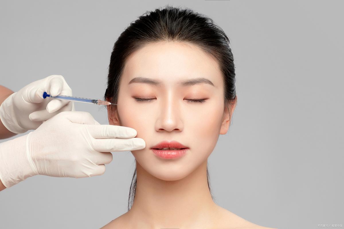 打玻尿酸可以化妝嗎?專業醫師深度解析術後保養與美妝攻略 1 打玻尿酸可以化妝嗎