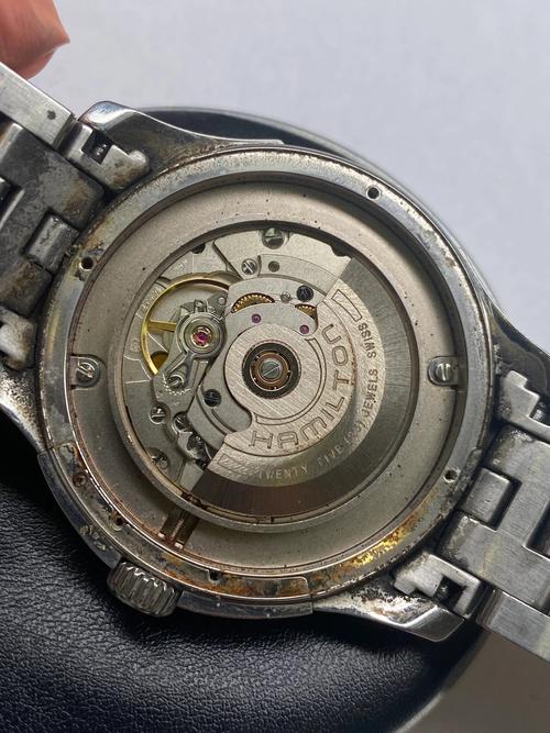 手錶起霧正常嗎