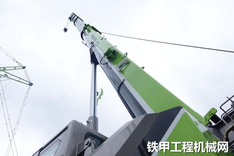 重機可以跟汽車停同一格嗎