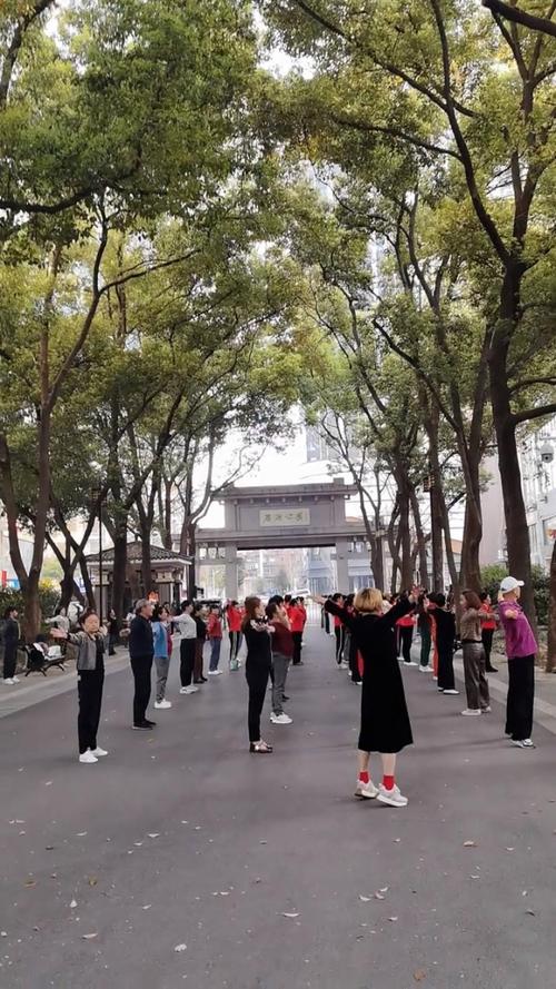 可以在公園跳舞嗎?掌握這些,讓你的律動自在又合法! 3 可以在公園跳舞嗎