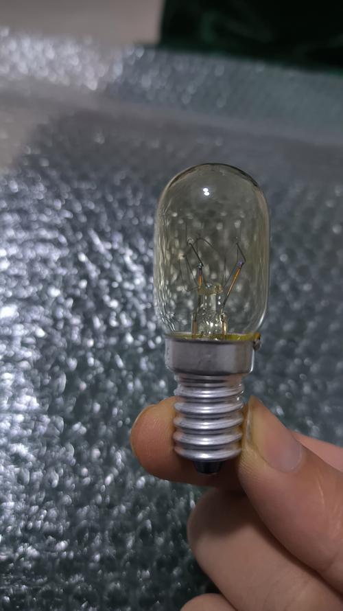 小北百貨有賣燈泡嗎