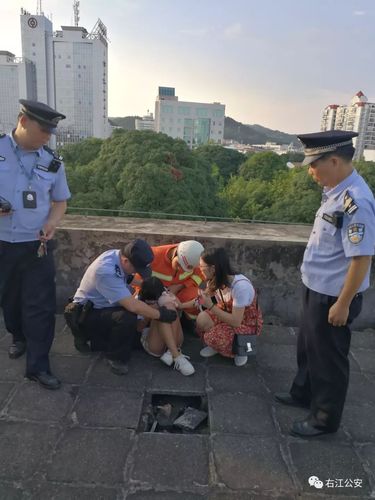 為什麼跳樓要脫鞋