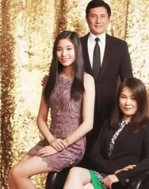 包小柏的女兒怎麼了?深入解析吳若玄的罕病經歷與家庭支持 3 包小柏的女兒怎麼了