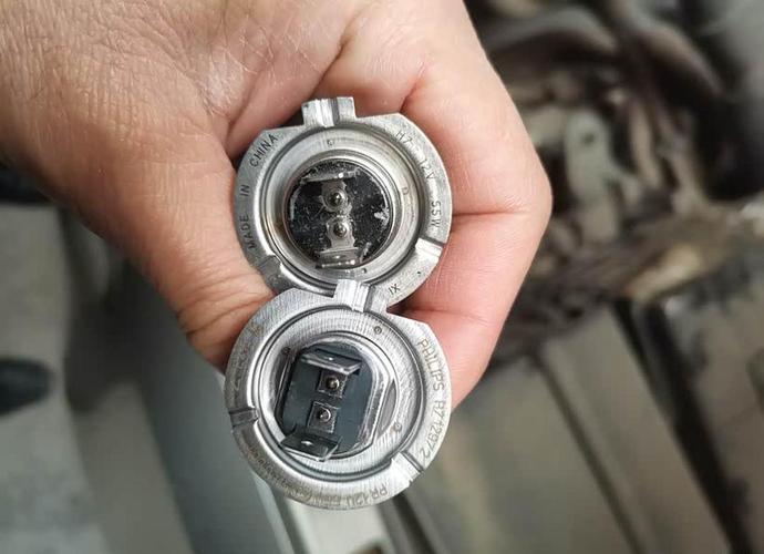 H7燈泡有分正負極嗎?解答你的疑慮,避免走冤枉路! 1 H7燈泡有分正負極嗎