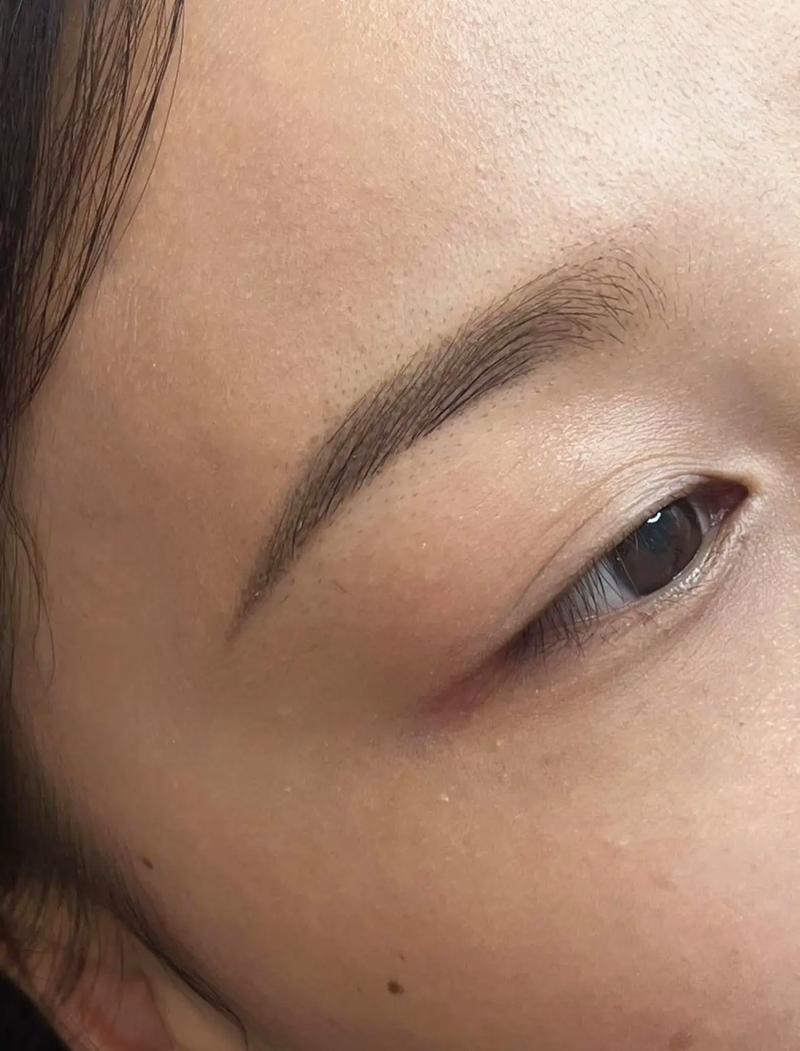 霧眉多久不能化妝?讓妳美得安心的黃金恢復期解析 3 霧眉多久不能化妝