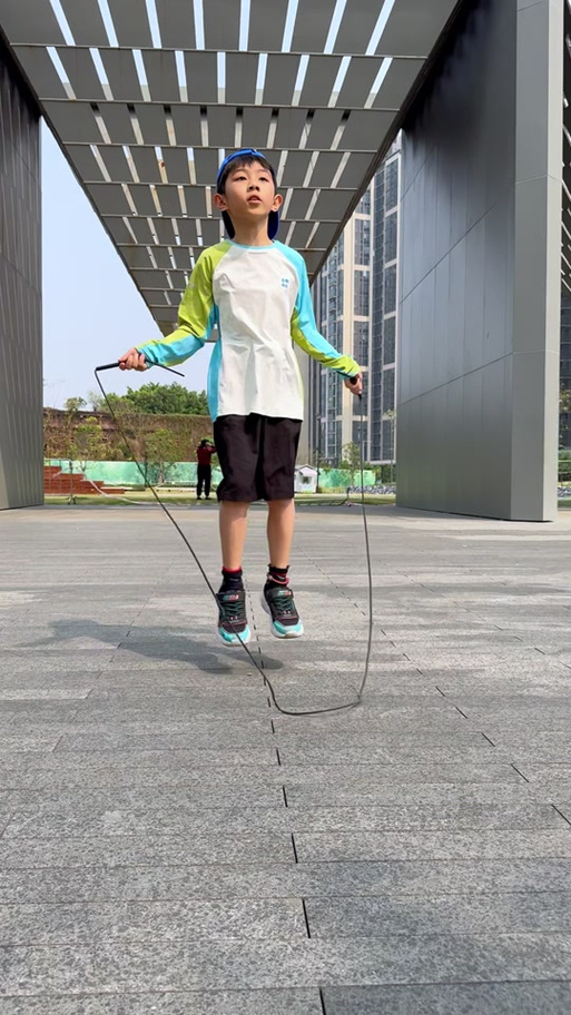 迪卡儂跳繩怎麼調整長度