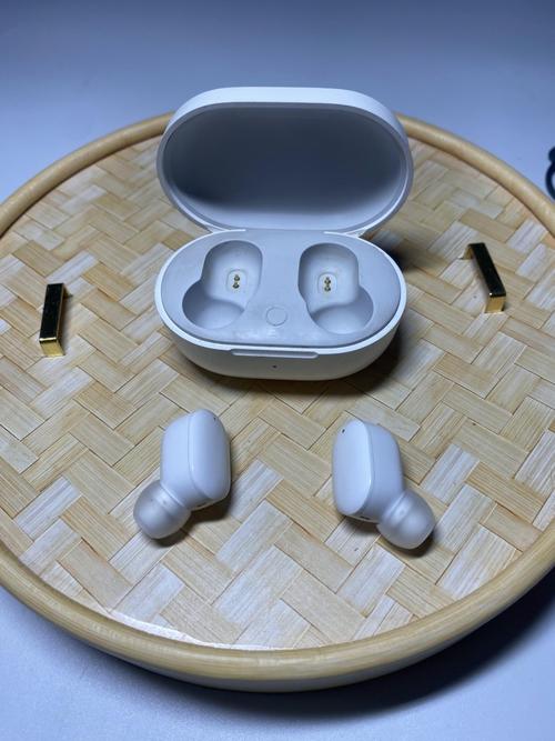 耳機多久清一次?黃金清潔週期大揭密,讓你的聽覺饗宴永保新鮮! 3 耳機多久清一次