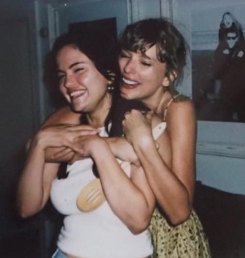 泰勒絲跟誰在一起