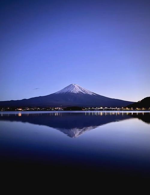 河口湖在富士山哪个方向