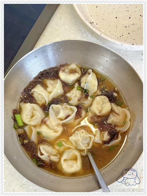 餛飩水滾煮多久?掌握黃金時間,煮出完美Q彈內餡的秘訣! 1 餛飩水滾煮多久