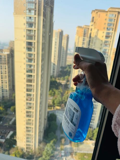 玻璃怎麼擦比較乾淨?讓窗明几淨的居家環境,一抹就亮! 3 玻璃怎麼擦比較乾淨