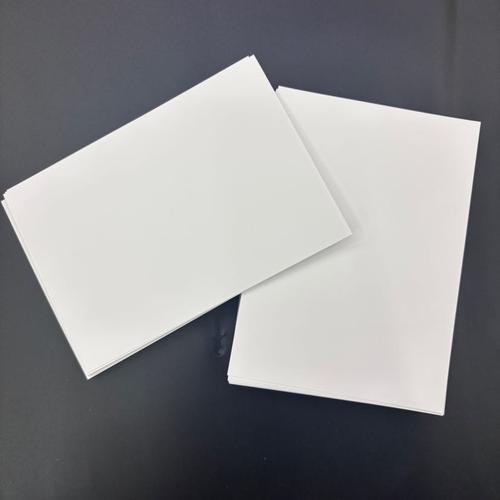 PVC相紙是什麼?一篇搞懂PVC相紙的材質、特性與應用,給你最詳盡的解析! 3 PVC相紙是什麼