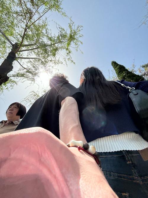 跟朋友出去穿什麼