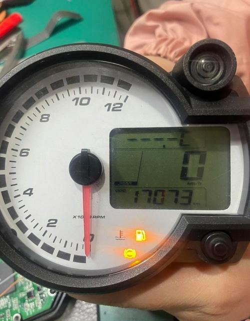 機車怠速轉速忽高忽低